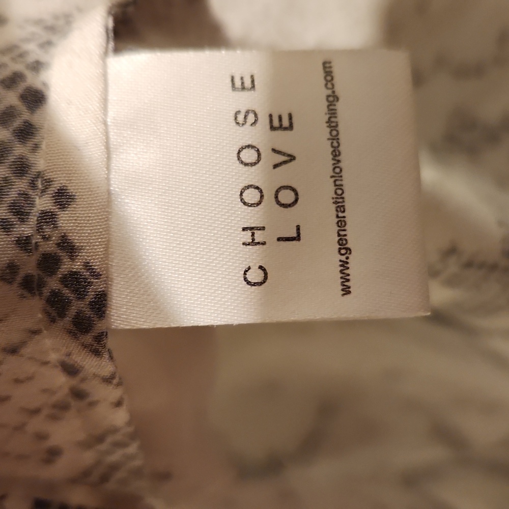❤️ NWOT! GENERATION LOVE SILK PYTHON PRINT TOP WI… - image 7
